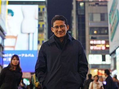 Potret Sandiaga Uno yang Suka Jalan-jalan