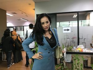 Shinta Bachir Minta Maaf ke Anak Tak Tepati Janji Soal Waktu Bersama Shinta Bachir Minta Maaf ke Anak Tak Tepati Janji Soal Waktu Bersama