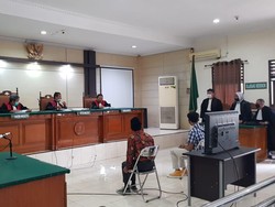 4 Mahasiswa Jalani Sidang Perdana Kasus Demo Berujung Ricuh di Semarang