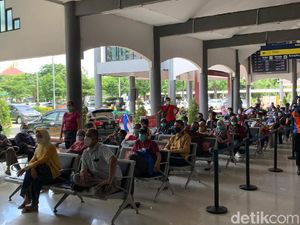 Keluhan Penumpang di Stasiun Gubeng yang Antre Berjam-jam Rapid Antigen