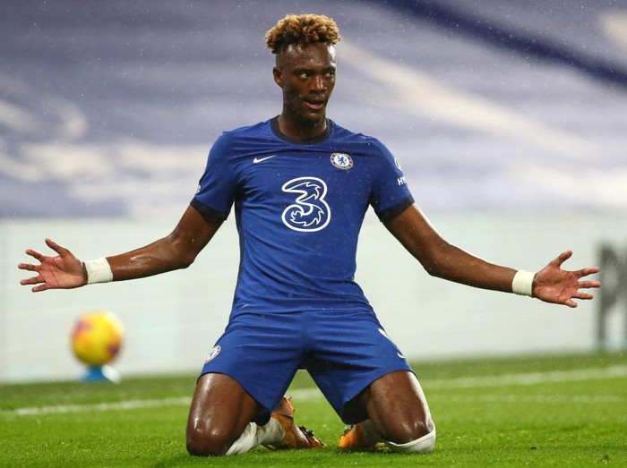 LONDON, ENGLAND - DECEMBER 21: Tammy Abraham of Chelsea celebrates after scoring their teams second goal during the Premier League match between Chelsea and West Ham United at Stamford Bridge on December 21, 2020 in London, England. The match will be played without fans, behind closed doors as a Covid-19 precaution. (Photo by Clive Rose/Getty Images)