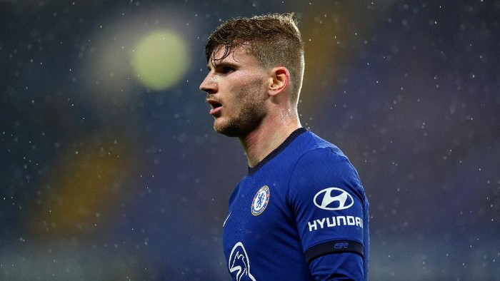 LONDON, ENGLAND - DECEMBER 21: Timo Werner of Chelsea looks on during the Premier League match between Chelsea and West Ham United at Stamford Bridge on December 21, 2020 in London, England. The match will be played without fans, behind closed doors as a Covid-19 precaution. (Photo by Catherine Ivill/Getty Images)