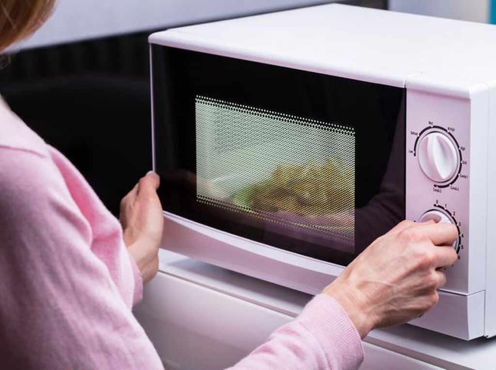 7 Makanan yang Tidak Boleh Dipanaskan dengan Microwave, Simak Yuk! 7 Makanan yang Tidak Boleh Dipanaskan dengan Microwave, Simak Yuk!