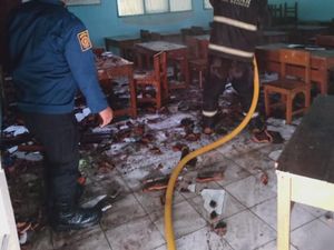 7 Ruangan Sekolah di Cileunyi Bandung Hangus Terbakar