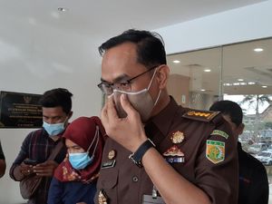 Sekda Riau Diduga Korupsi Rp 1,8 M Saat Jabat Kepala Bappeda Siak Sekda Riau Diduga Korupsi Rp 1,8 M Saat Jabat Kepala Bappeda Siak