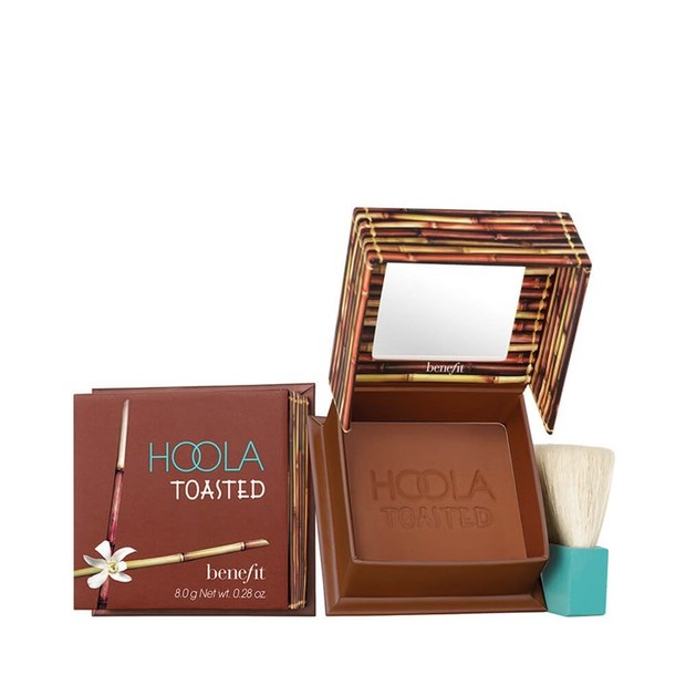 Benefit Cosmetics Hoola Toasted Matte Bronzer/benefitcosmetics.com Hoola Matte Bronzer dari Benefit sudah lama menjadi favorit bagi para penggemar kecantikan selama bertahun-tahun.
