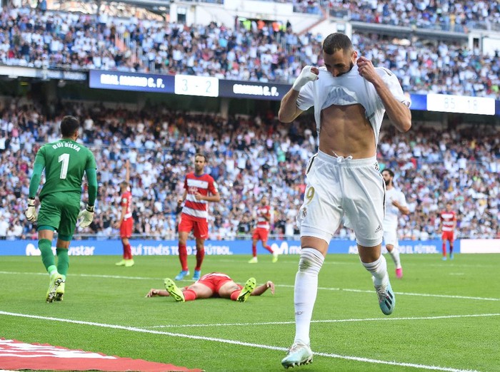 MADRID, SPAIN - OCTOBER 05: Karim Benzema of Real Madridn reacts during the Liga match between Real Madrid CF and Granada CF at Estadio Santiago Bernabeu on October 05, 2019 in Madrid, Spain. (Photo by Denis Doyle/Getty Images)