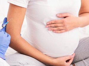 Mungkinkah Ibu Hamil dan Menyusui Dapat Vaksinasi Corona?