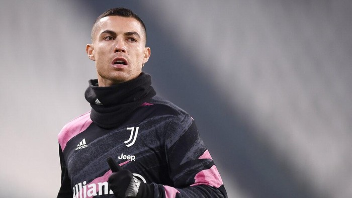 Juventus Cristiano Ronaldo warms up prior to the Serie A soccer match between Juventus and Fiorentina, at the Allianz Stadium in Turin, Italy, Tuesday, Dec. 22, 2020. (Fabio Ferrari/LaPresse via AP)