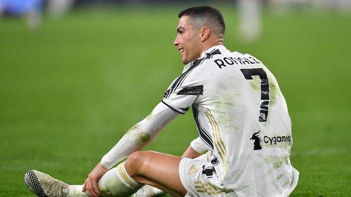 TURIN, ITALY - DECEMBER 22: Cristiano Ronaldo of Juventus reacts during the Serie A match between Juventus and ACF Fiorentina at Allianz Stadium on December 22, 2020 in Turin, Italy. Sporting stadiums around Italy remain under strict restrictions due to the Coronavirus Pandemic as Government social distancing laws prohibit fans inside venues resulting in games being played behind closed doors. (Photo by Valerio Pennicino/Getty Images)