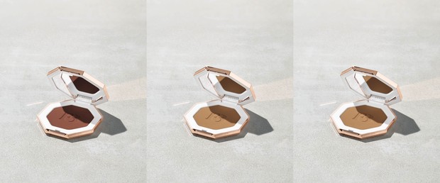 Fenty Beauty Sun Stalk’r Instant Warmth Bronzer/fentybeauty.com ada beberapa bronzer yang cocok digunakan oleh si kulit gelap, yaitu Caramel Cutie, Coco Naughty dan Mocha Mami.
