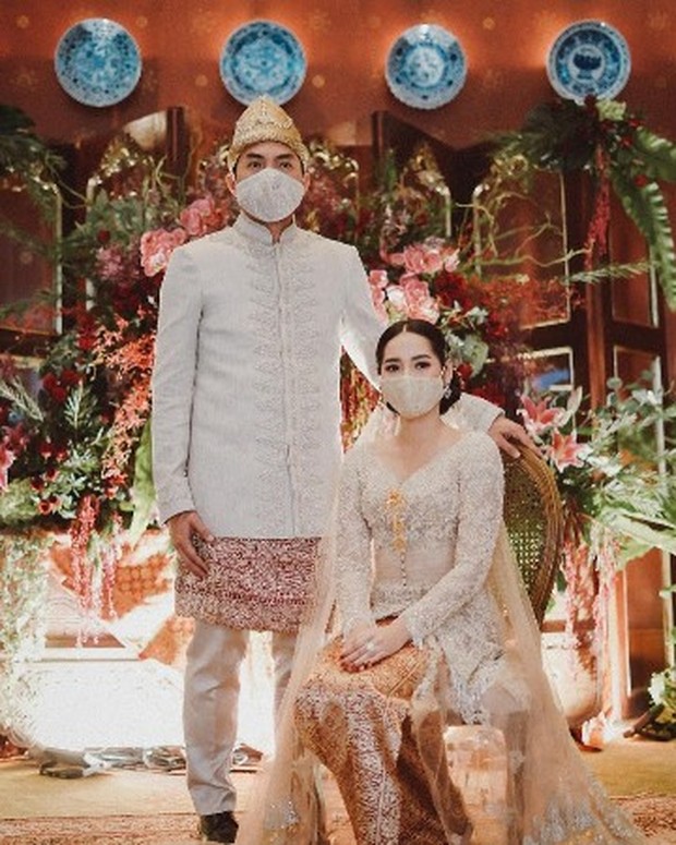 Foto: instagram.com/nikenanjani Pernikahan adat Palembang selebriti.
