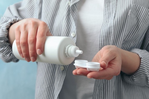 Foto: Softlens/Freepik.com Mencuci softlens