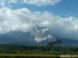 Gunung Semeru Kembali Luncurkan Awan Panas Sejauh 3,5 Km