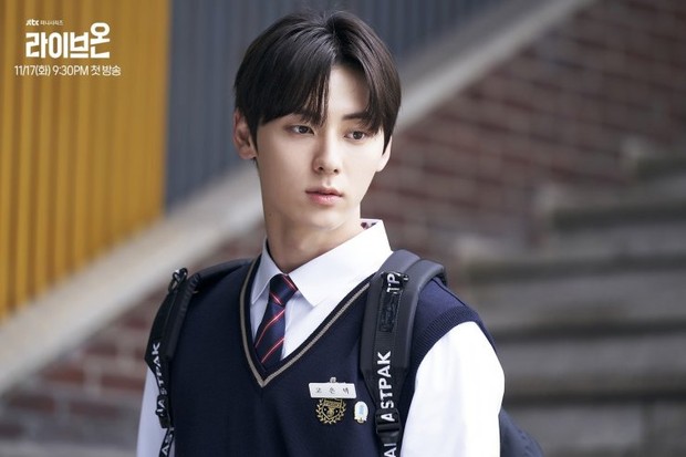 Tahun ini Minhyun mengawali debut aktingnya lewat drama anak sekolahan berjudul “Live On” dan mengambil peran utama sebagai Go Eun Taek.