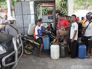 Kacaunya Isi BBM di Perbatasan RI-Timor Leste Kacaunya Isi BBM di Perbatasan RI-Timor Leste