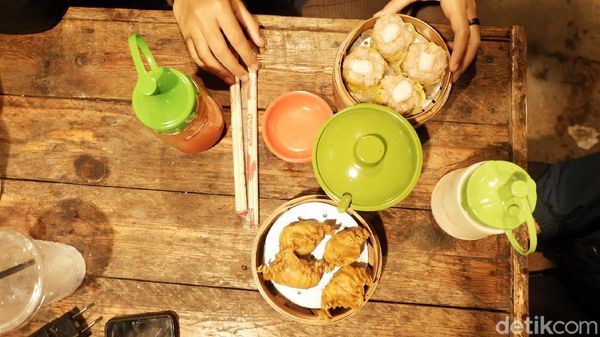 Foto: Rekomendasi Tempat Ngopi dan Jajan Dimsum Asyik di Bandung