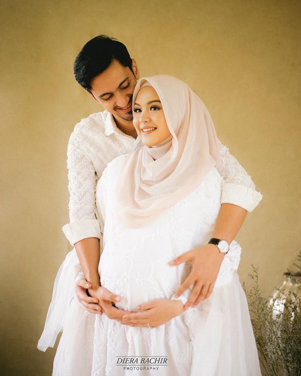 Potret maternity ala Vebby Palwinta
