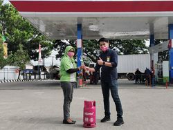 Hari Ibu, Pertamina Bagi LPG Gratis ke Pelanggan Pertamax di Sulawesi