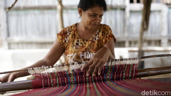 Menenun Jadi Pengisi Waktu Luang Warga Malaka