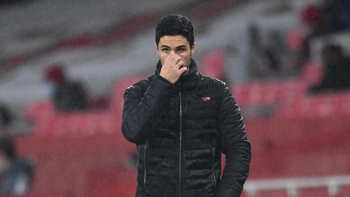 LONDON, ENGLAND - NOVEMBER 08: Mikel Arteta, Manager of Arsenal reacts during the Premier League match between Arsenal and Aston Villa at Emirates Stadium on November 08, 2020 in London, England. Sporting stadiums around the UK remain under strict restrictions due to the Coronavirus Pandemic as Government social distancing laws prohibit fans inside venues resulting in games being played behind closed doors. (Photo by Andy Rain - Pool/Getty Images)