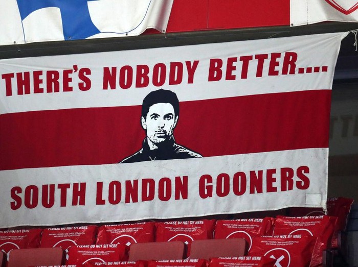 LONDON, ENGLAND - DECEMBER 22: A banner with an image of Mikel Arteta manager of Arsenal saying theres nobody better in the stands during the Carabao Cup Quarter Final match between Arsenal and Manchester City at Emirates Stadium on December 22, 2020 in London, England. The match will be played without fans, behind closed doors as a Covid-19 precaution. (Photo by Catherine Ivill/Getty Images)