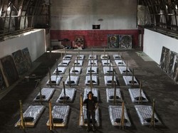 Menyelami Pameran Tunggal Tisna Sanjaya di Eks Bioskop Dian Bandung