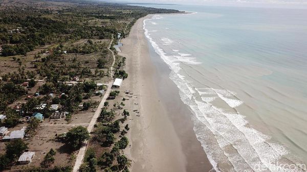 Pesona Indah Pantai Raihenek Malaka