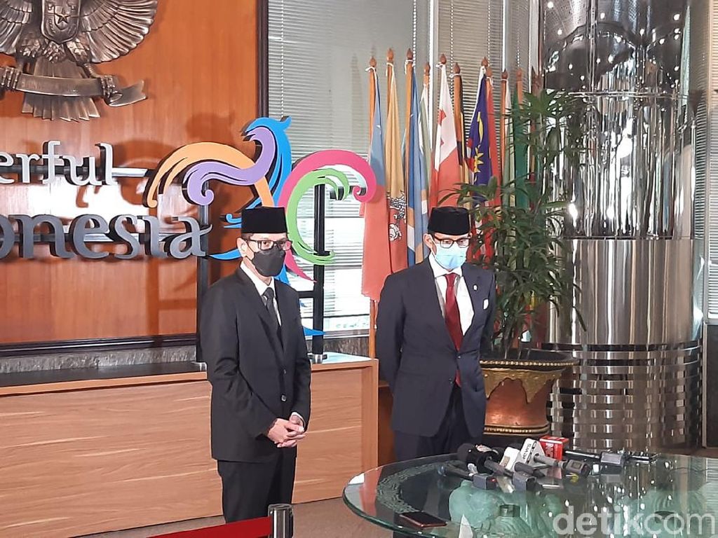 Sandiaga Kutip Lirik Hotel California buat Wishnutama, Seperti Apa? Sandiaga Kutip Lirik Hotel California buat Wishnutama, Seperti Apa?