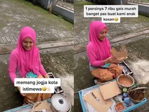 Senyum Manis Olivia, Penjual Sate di Pinggir Jalan Bikin Pembeli Kesengsem