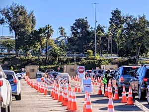 Saat Stadion Disulap Jadi Lokasi Swab Massal Gratis di AS