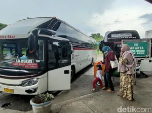 Penumpang Bus Jateng-Jatim di Terminal Kuningan Wajib Bawa Hasil Rapid Antigen Penumpang Bus Jateng-Jatim di Terminal Kuningan Wajib Bawa Hasil Rapid Antigen