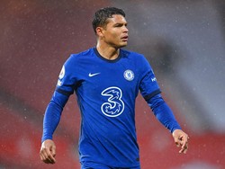 Saat Thiago Silva Ajarin Bek-bek Chelsea Cara Bertahan yang Benar