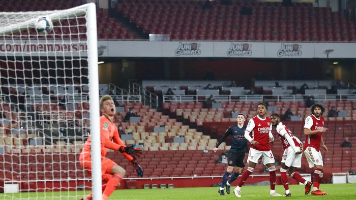 Manchester City mengalahkan Arsenal di babak perempatfinal Piala Liga Inggris. City pun melenggang ke semifinal.