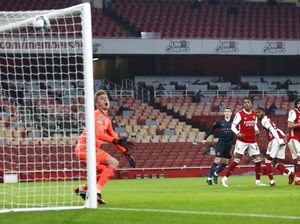 Malu, Ya? Kiper Arsenal Matikan Akun Twitter Usai Bikin Blunder Malu, Ya? Kiper Arsenal Matikan Akun Twitter Usai Bikin Blunder