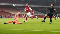 Man City mencetak gol ketiga di menit ke-59. Umpan terobosan Fernandinho diterima Foden yang tinggal menghadapi kiper. Dengan tenang ia menyontek bola melewati Runarsson. AP Photo/Frank Augstein.