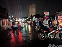 Arus Lalin Jalur Soreang-Bandung Tersendat Akibat Banjir