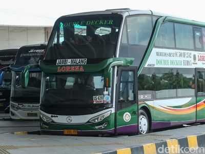 Potret Bus Double Deck Wara-wiri Saat Libur Nataru