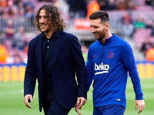Puyol: Messi Lebih Baik Bertahan Saja di Barcelona