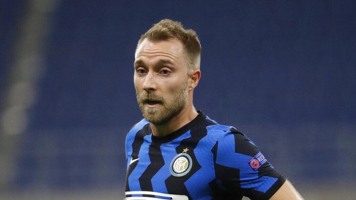 Inter Milans Christian Eriksen controls the ball during the Champions League group B soccer match between Inter Milan and Borussia Moenchangladbach at the San Siro stadium in Milan, Italy, Wednesday, Oct. 21, 2020. hristian Eriksens short-lived Inter Milan career is expected to end in January. Eriksen only joined Inter at the start of the year but the clubs CEO Giuseppe Marotta confirmed on Wednesday that the midfielder is among the players the Nerazzurri are willing to sell. (AP Photo/Luca Bruno)