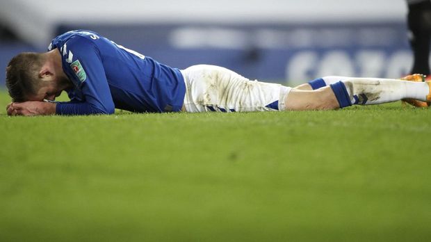 Everton's Gylfi Sigurdsson reacts following the English League Cup quarterfinal soccer match between Everton and Manchester United at Goodison Park, Liverpool, England, Wednesday, Dec. 23, 2020. (AP Photo/Nick Potts,Pool)