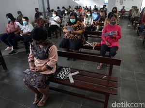 Gereja di Yogyakarta Terapkan Prokes Saat Gelar Misa Natal Tatap Muka