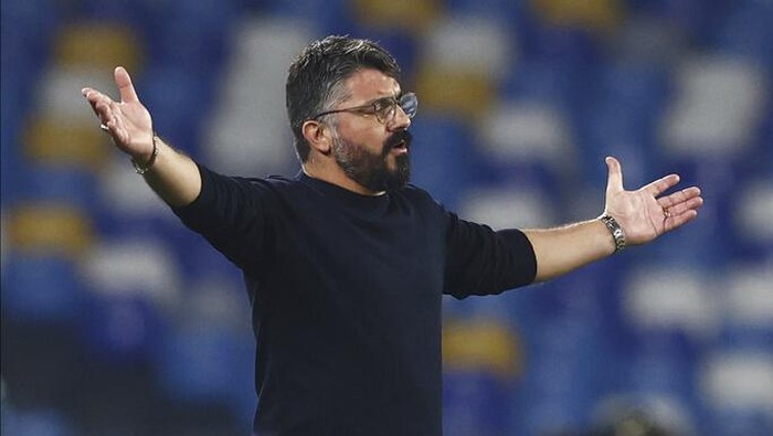 Napoli coach Gennaro Gattuso gives instructions during the Serie A soccer match between Napoli and Torino at the Diego Armando Maradona stadium in Naples, Italy, Wednesday, Dec. 23, 2020. (Alessandro Garofalo/LaPresse via AP)