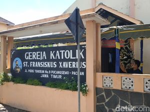 Misa Natal di Gereja Katolik Pacitan Digelar Bergelombang di Masa Pandemi Misa Natal di Gereja Katolik Pacitan Digelar Bergelombang di Masa Pandemi