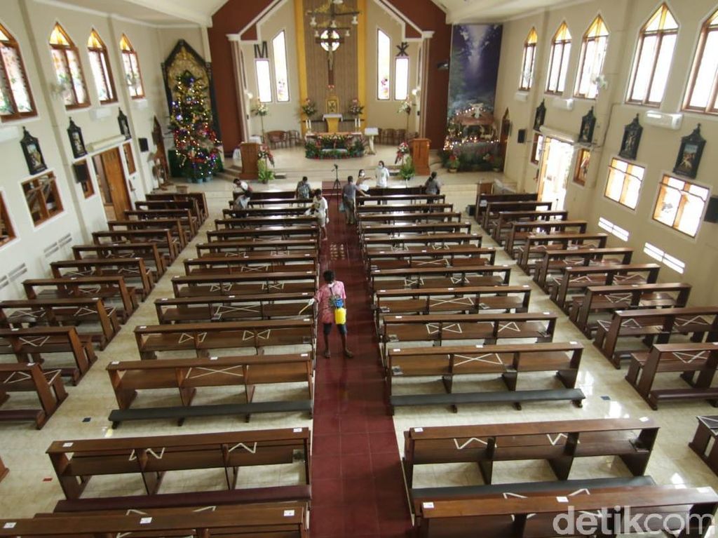 Pandemi COVID-19, Gereja Katolik di Banyuwangi Jadwalkan Dua Kali Misa Natal Pandemi COVID-19, Gereja Katolik di Banyuwangi Jadwalkan Dua Kali Misa Natal