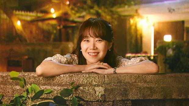 Gong Hyo Jin menjadi tokoh utama dalam drama When the Camellia Blooms.