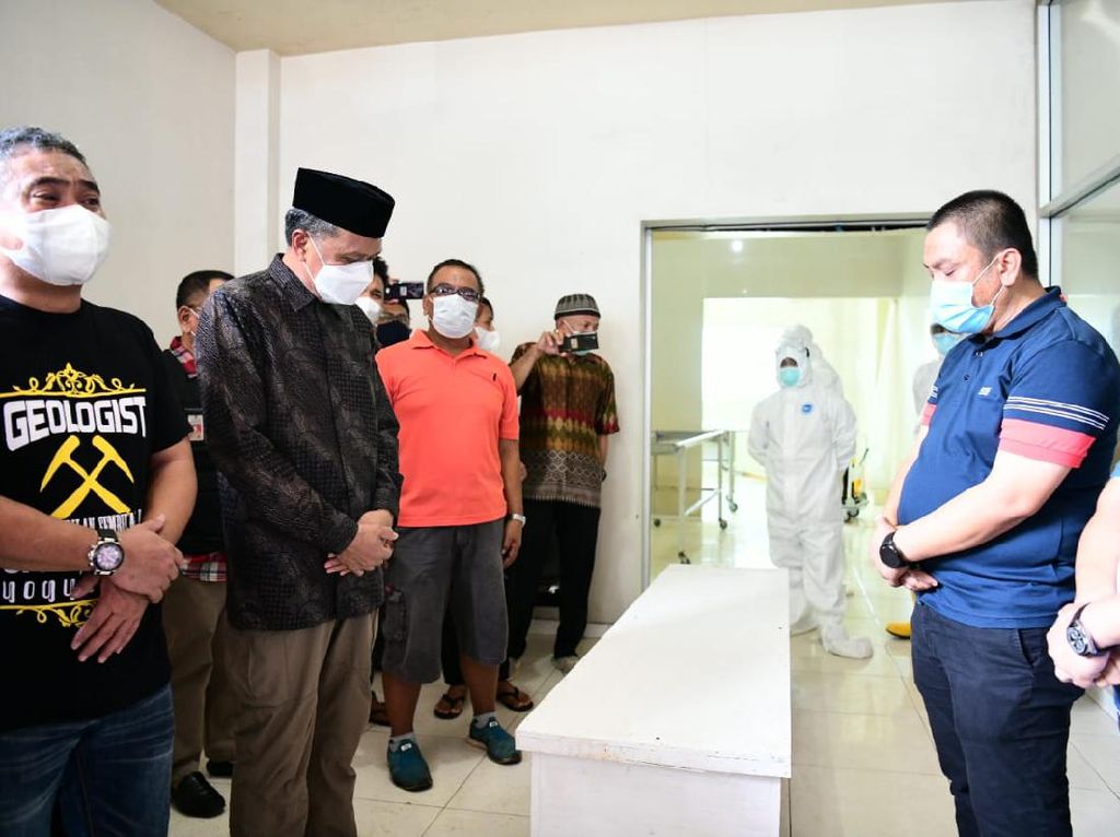 Gubernur Sulsel Sebut Bupati Luwu Timur Sudah Negatif COVID Sebelum Wafat Gubernur Sulsel Sebut Bupati Luwu Timur Sudah Negatif COVID Sebelum Wafat