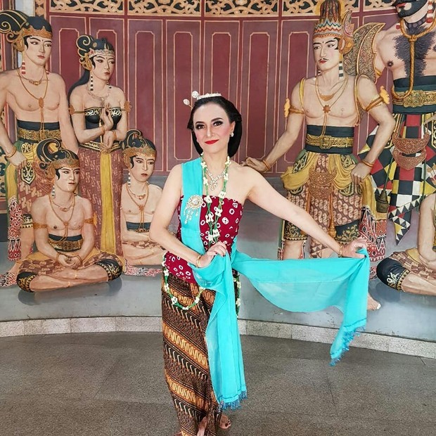 5 Fakta Luki Ariani, Ibunda Sherina Munaf yang Tetap Cantik di Usia 60