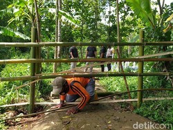 Viral Kabar Warga Kalah Pilkades Ciamis Pindahkan Makam-Tutup Jalan