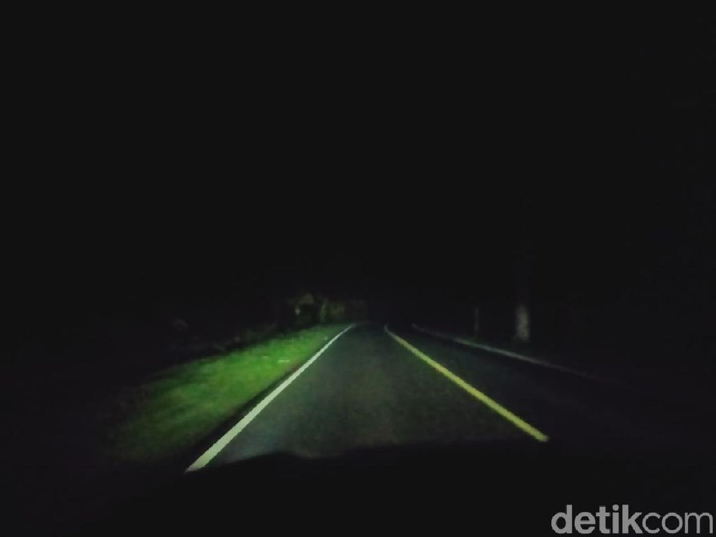 Melintasi Jalur Situbondo-Banyuwangi Malam Hari: Minim Penerangan, Pastikan Lampu Utama Berfungsi Melintasi Jalur Situbondo-Banyuwangi Malam Hari: Minim Penerangan, Pastikan Lampu Utama Berfungsi